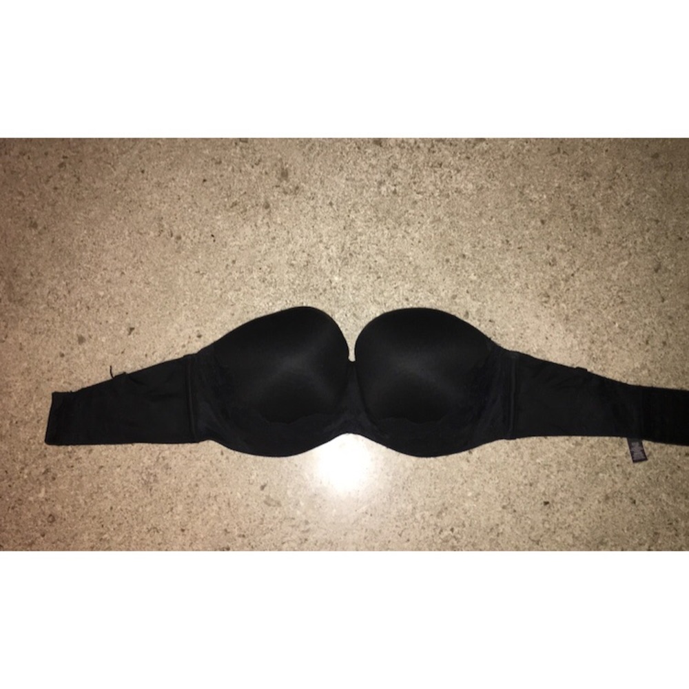 Black strapless Victoria Secrets Bra